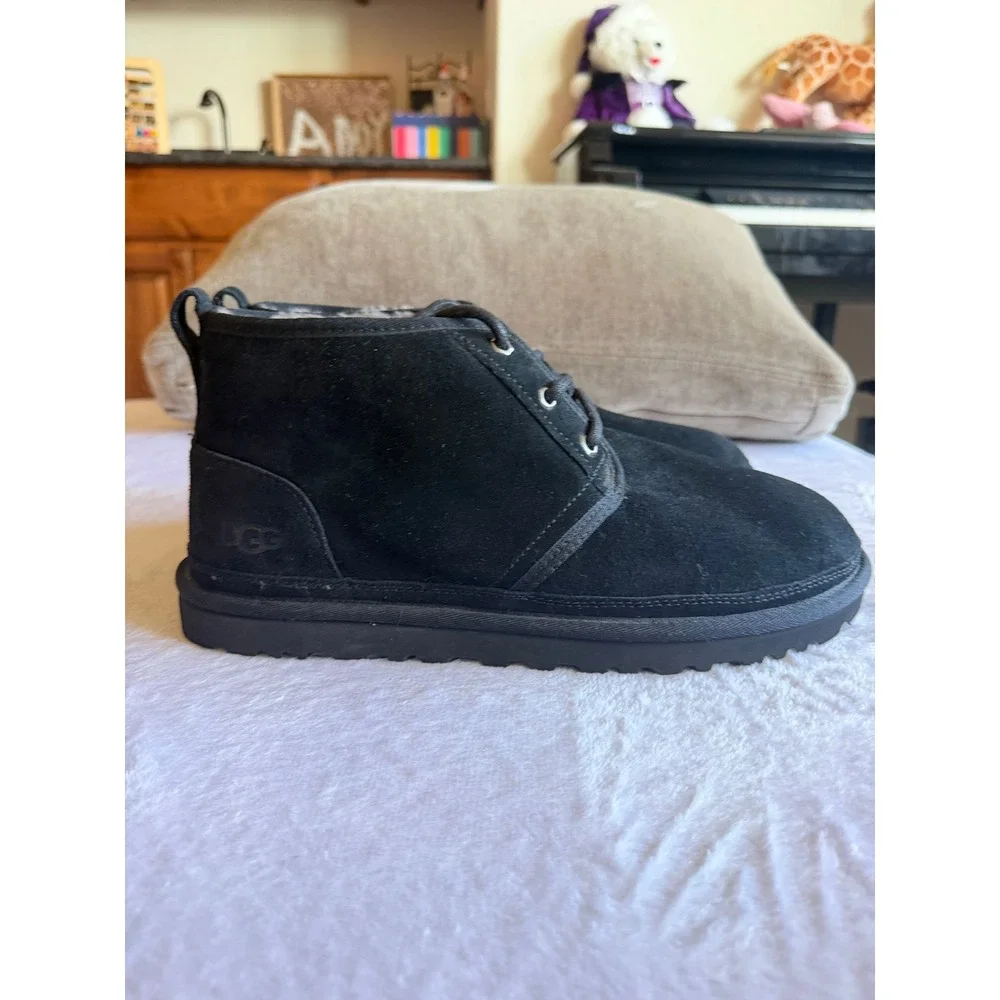 UGG Neumel Mens Black Suede Chukka Boots Size 11 Sheepskin Lined 3236
